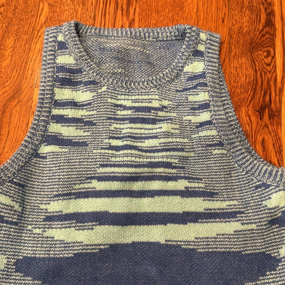 Women’s Blue and Green Patterned Knit Tank Top Size Small - Picture 2 of 4